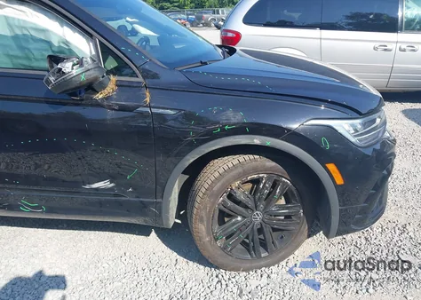 2022 Volkswagen Tiguan 2.0T Se R-Line Black z USA, uszkodzony, nr VIN 3VV8B7AX3NM122441